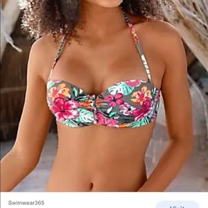 NWOT Victoria secret Lasacana line swim top!